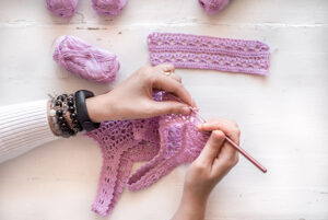 What’s the difference between knitting and crochet?