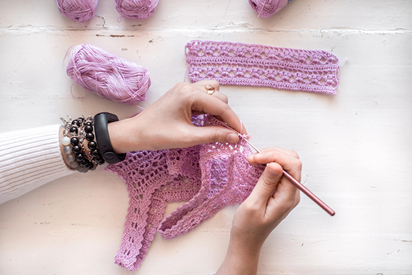 What’s the difference between knitting and crochet?